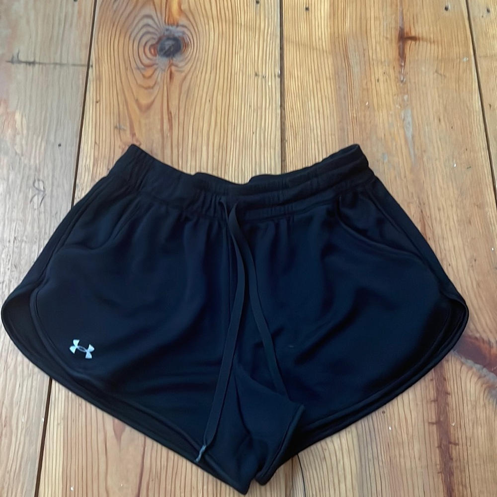 Women’s Small Black Under Armor Athletic Shorts with Pockets